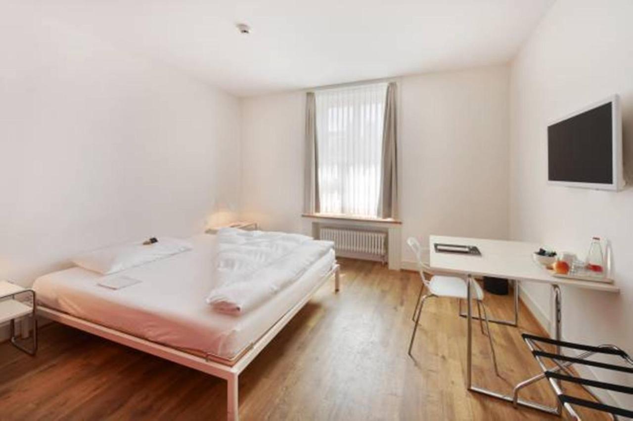Hotel Im Schlosspark Binningen Bilik gambar