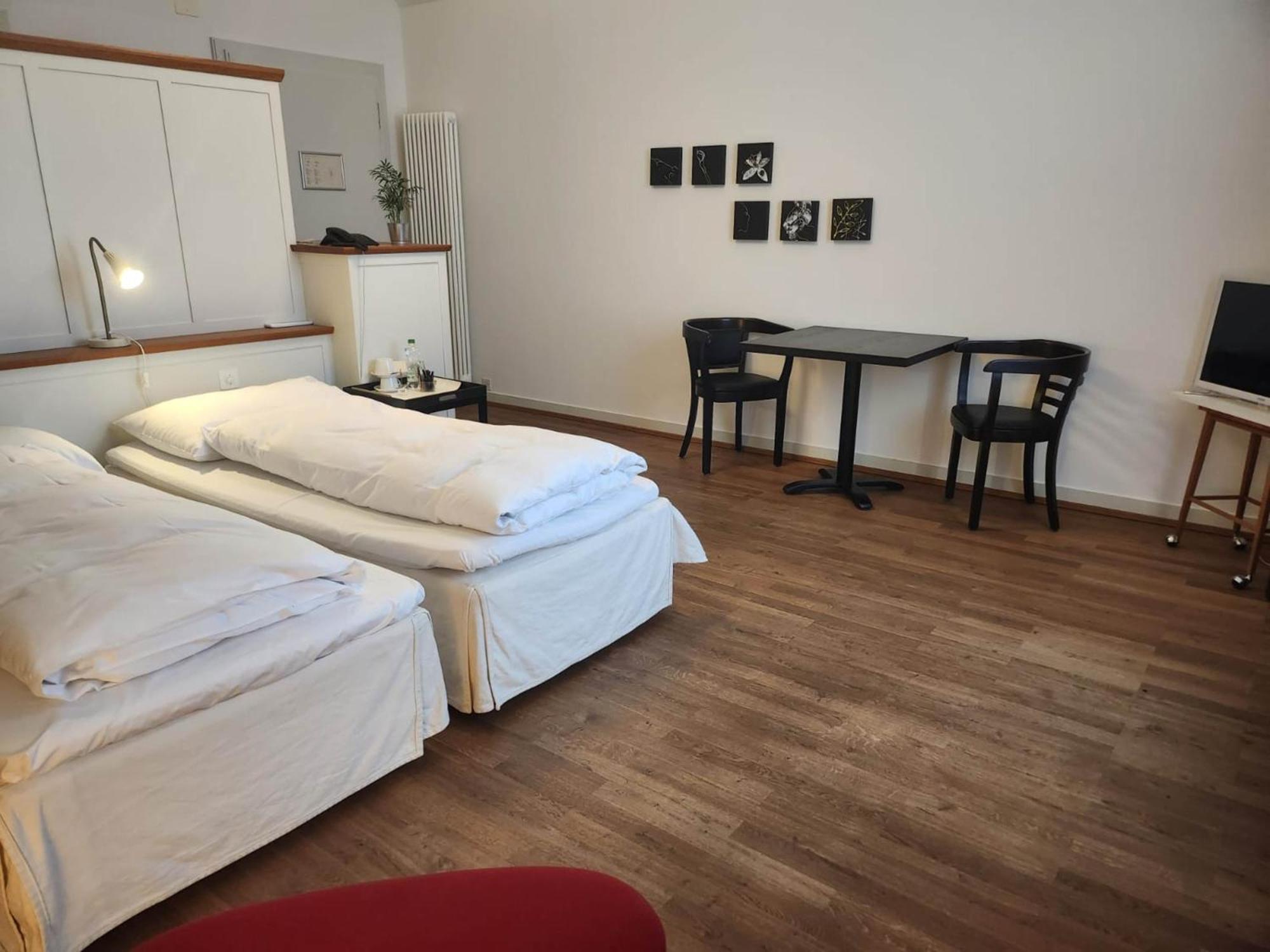 Hotel Im Schlosspark Binningen Luaran gambar
