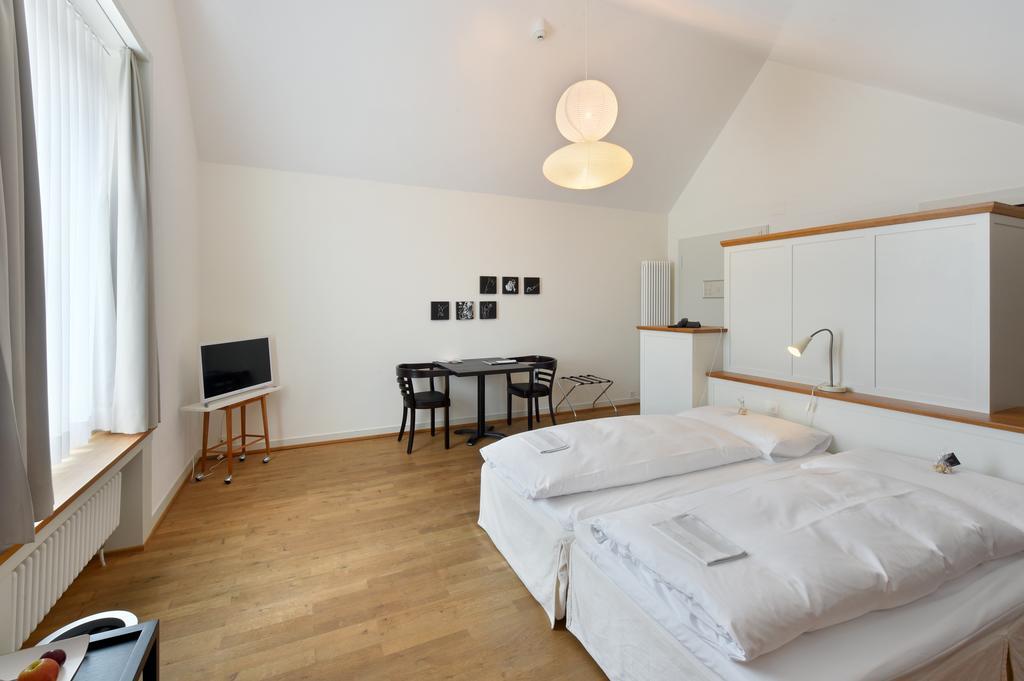 Hotel Im Schlosspark Binningen Luaran gambar